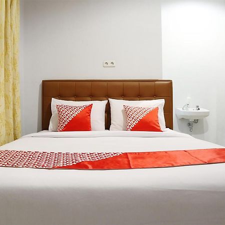 Oyo 1649 Grya Lavinsa Hotel Padang Kültér fotó