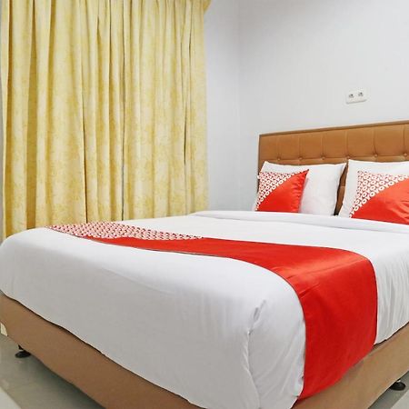Oyo 1649 Grya Lavinsa Hotel Padang Kültér fotó