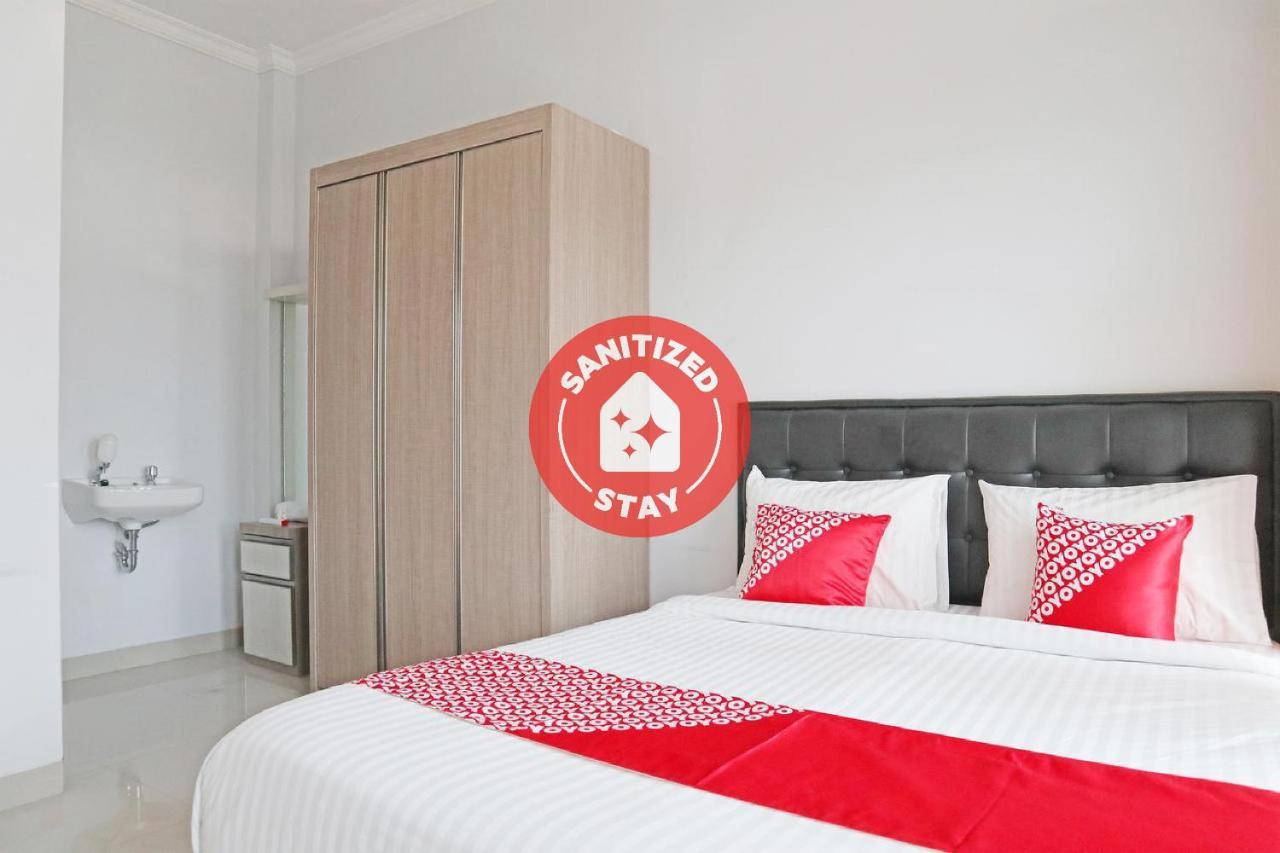 Oyo 1649 Grya Lavinsa Hotel Padang Kültér fotó