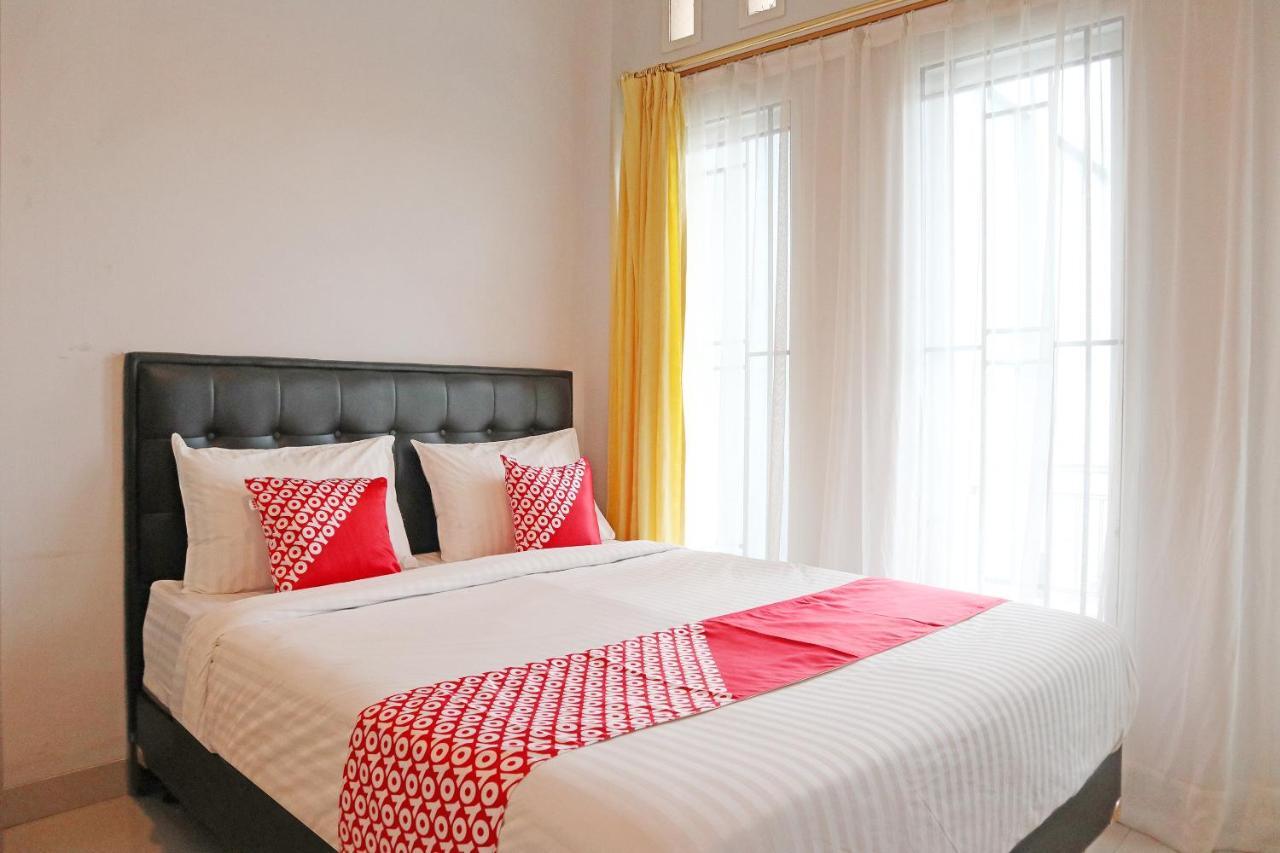 Oyo 1649 Grya Lavinsa Hotel Padang Kültér fotó