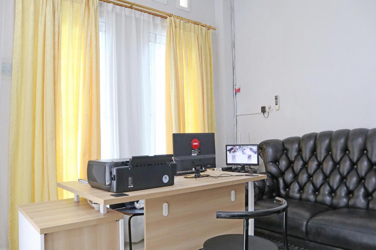 Oyo 1649 Grya Lavinsa Hotel Padang Kültér fotó