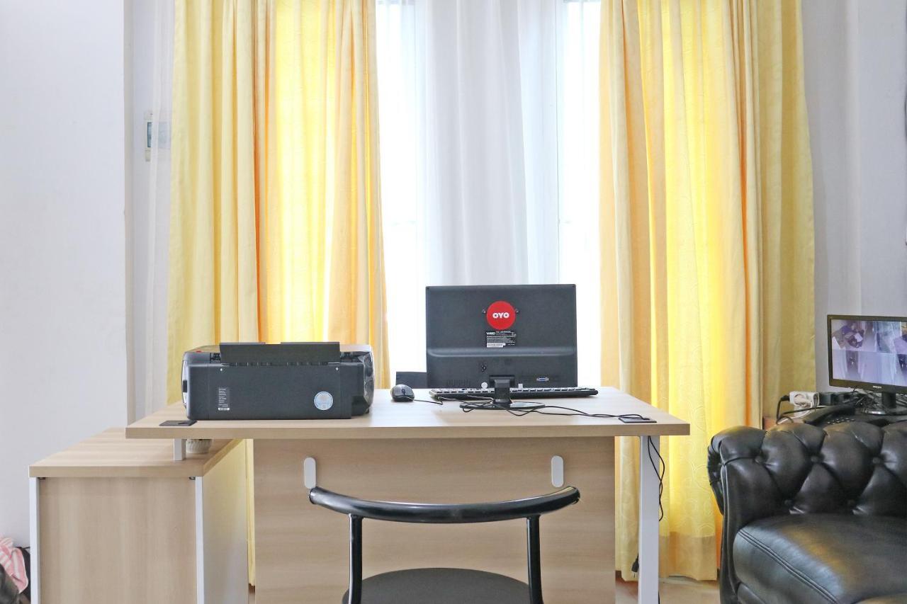 Oyo 1649 Grya Lavinsa Hotel Padang Kültér fotó