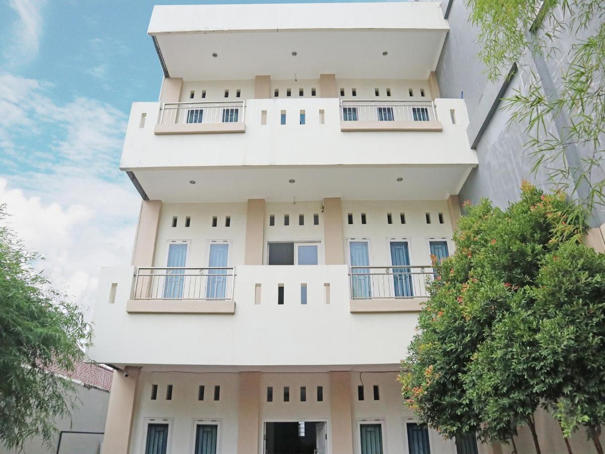 Oyo 1649 Grya Lavinsa Hotel Padang Kültér fotó