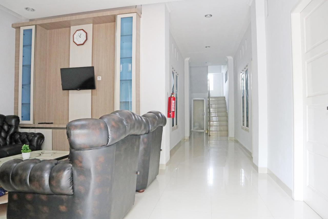 Oyo 1649 Grya Lavinsa Hotel Padang Kültér fotó