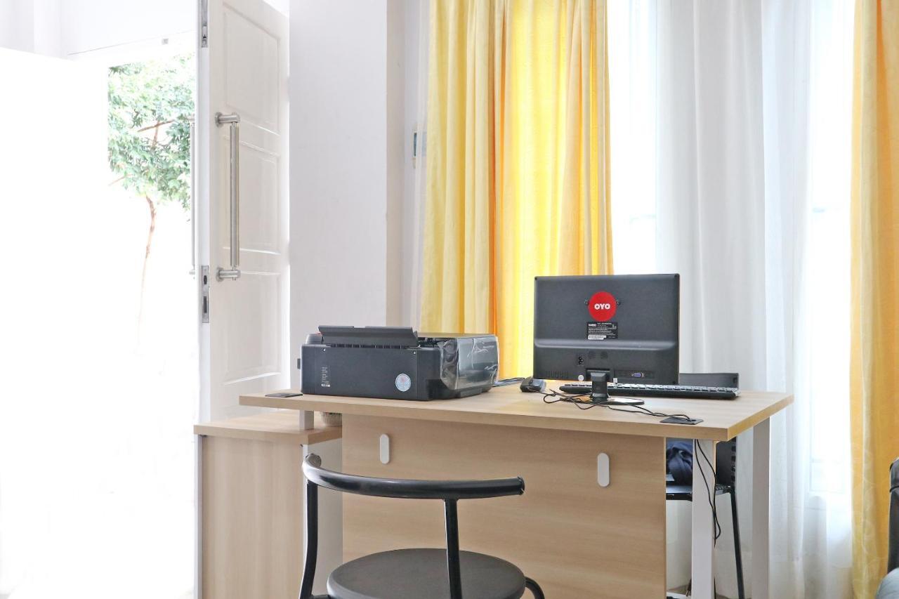 Oyo 1649 Grya Lavinsa Hotel Padang Kültér fotó