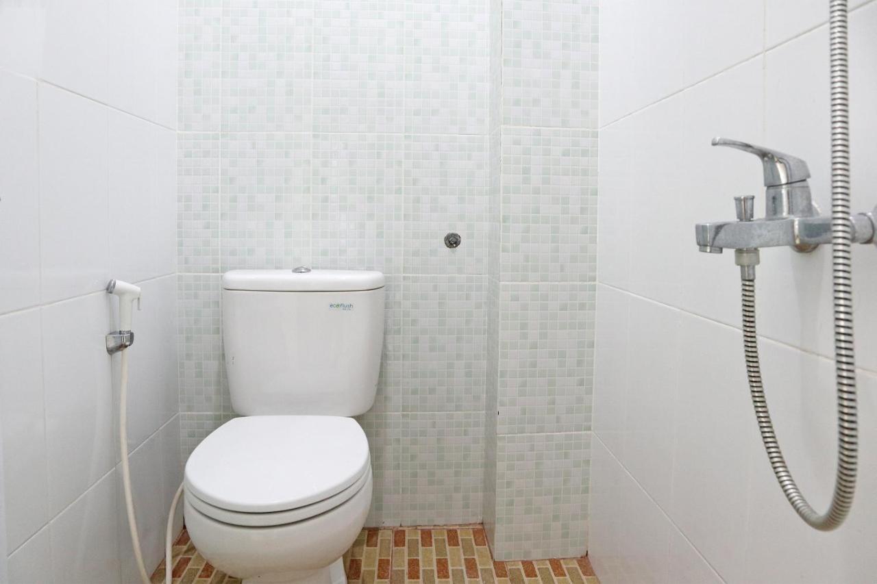 Oyo 1649 Grya Lavinsa Hotel Padang Kültér fotó