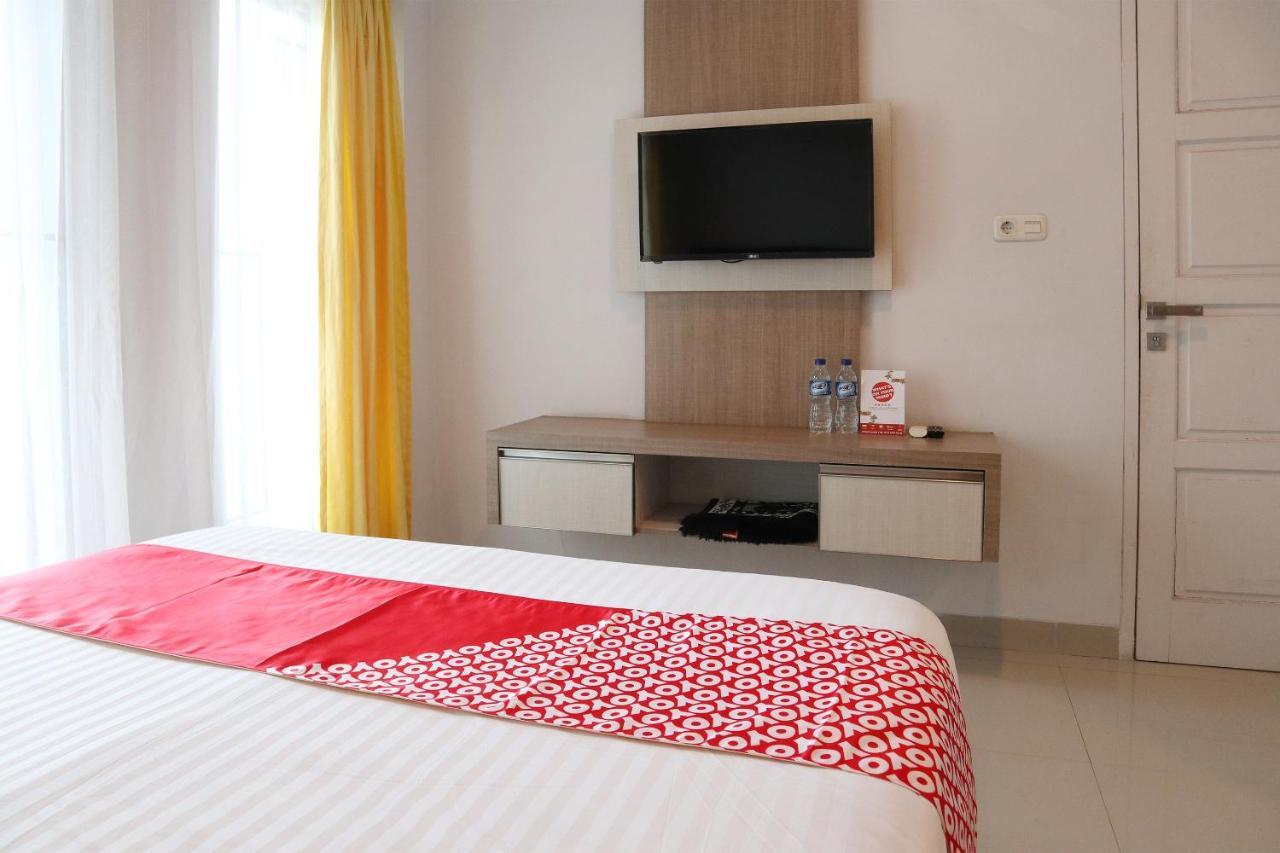 Oyo 1649 Grya Lavinsa Hotel Padang Kültér fotó