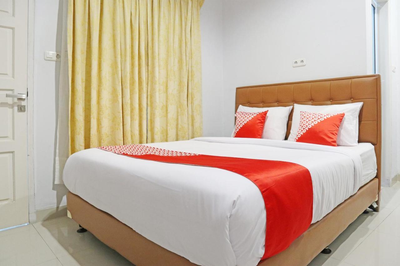 Oyo 1649 Grya Lavinsa Hotel Padang Kültér fotó