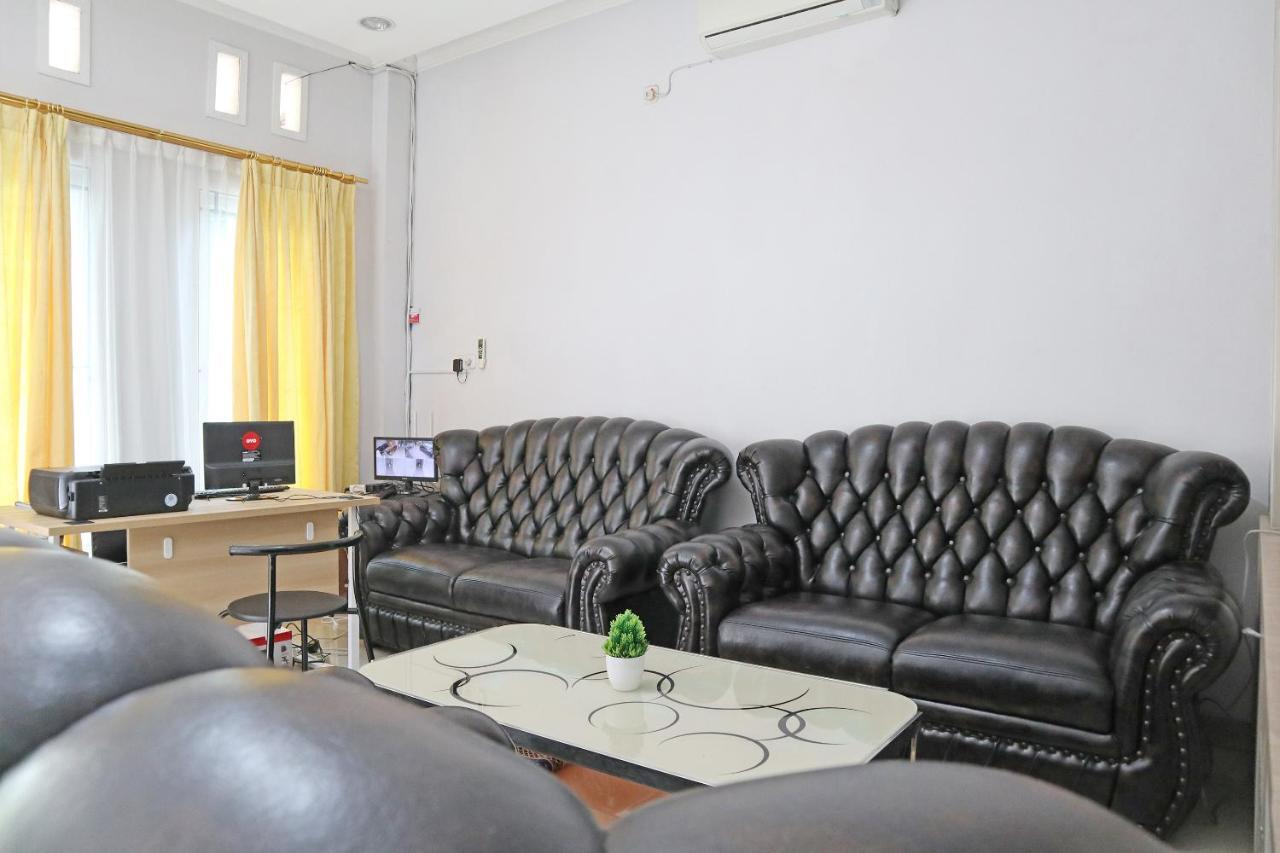 Oyo 1649 Grya Lavinsa Hotel Padang Kültér fotó