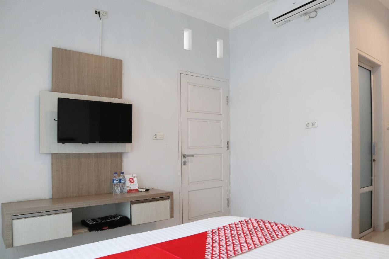 Oyo 1649 Grya Lavinsa Hotel Padang Kültér fotó