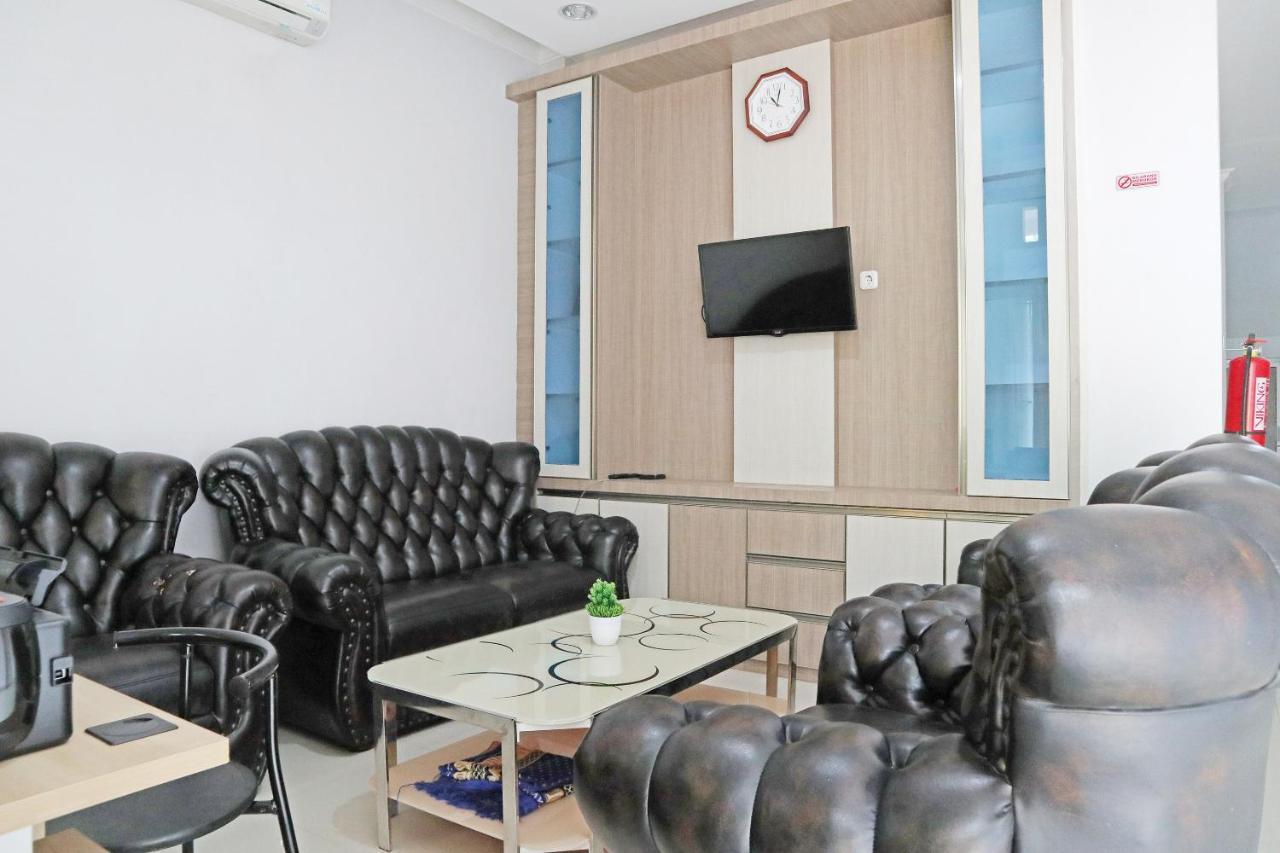 Oyo 1649 Grya Lavinsa Hotel Padang Kültér fotó