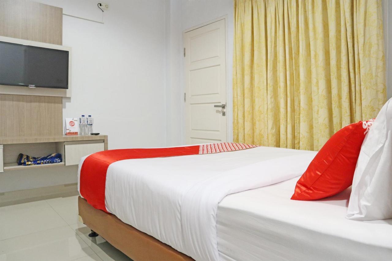 Oyo 1649 Grya Lavinsa Hotel Padang Kültér fotó